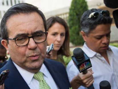 El ministro de Econom&iacute;a de M&eacute;xico, Ildefonso Guajardo, antes de entrar a la Oficina de Comercio de Estados Unidos, donde negocia un nuevo tratado comercial.