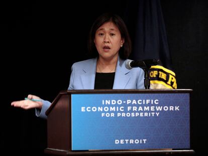 Katherine Tai habla en la conferencia de prensa final de la reunión ministerial del Marco Económico del Indo-Pacífico en Detroit, Michigan, el 27 de mayo de 2023.