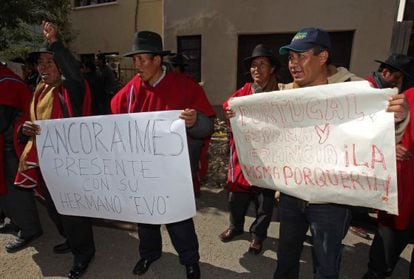 Protestas frente a la embajada de Francia en La Paz. 