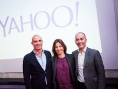 Noelia Fern&aacute;ndez, vicepresidenta editorial de Yahoo Europa, junto a Bernardo Hern&aacute;ndez (izquierda), responsable mundial de Flickr, y Roberto Campo, director de Yahoo en Espa&ntilde;a. 