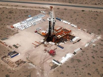 Vista aérea del yacimiento de Vaca Muerta.