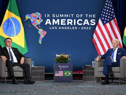Jair Bolsonaro y Joe Biden, el pasado 9 de junio durante la Cumbre de las Américas en Los Ángeles (EEUU).