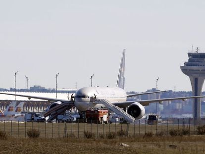 Avión de Saudi Airlines, en la terminal 4.