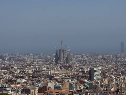 Barcelona durant un episodi de contaminació aquest estiu.