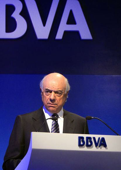 Francisco González, presidente del BBVA, durante una rueda de prensa (ARCHIVO)