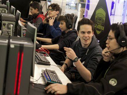 El equipo de 'League of Legends' del Colegio La Presentación entrena en el centro de alto rendimiento de La Vaguada.