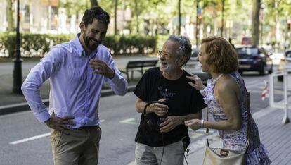 Una imagen del rodaje de 'La Tribu' de Fernando Colomo, con Paco León y Carmen Machi, una película subvencionada por el ICAA.