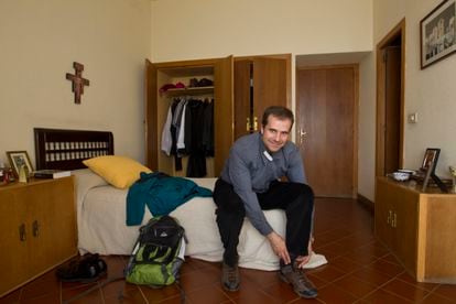 Xavier Novell, en su habitación del obispado de Solsona, en 2012.