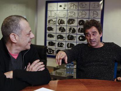 Lluis Pasqual, director del Teatre LLiure, y el actor Eduard Fernández durante su conversación.