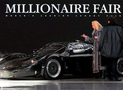 Coches de marcas como Ferrari o Maserati son de los artículos más deseados en la Feria para Millonarios.