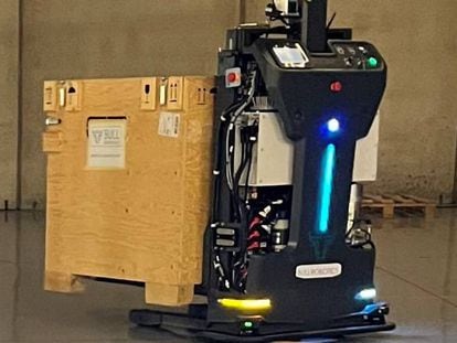Robot móvil autónomo en la fábrica de Cie Automotive.