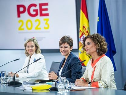 Rueda de prensa posterior al consejo de ministros. Nadia Calviño, vicepresidenta primera del Gobierno y ministra de Asuntos Económicos, María Jesús Montero, ministra de Hacienda, y Función Pública, y la ministra de Política Territorial y portavoz del Gobierno, Isabel Rodríguez.