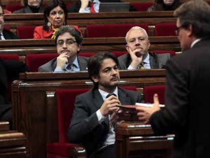El presidente de la Generalitat, Artur Mas responde a la popular Alícia Sánchez-Camacho, durante la sesión de control al gobierno catalán.