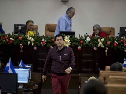 El diputado sandinista Wálmaro Gutiérrez, uno de los fieles operadores de Ortega, tras la votación de la ley que inhibe a la oposición de participar en las elecciones previstas para el próximo año.