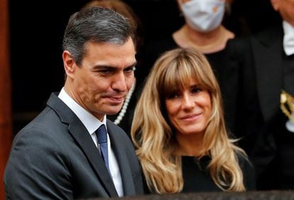 Desconcierto absoluto en el PSOE, que cierra filas con Pedro Sánchez