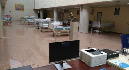 Vestíbulo del hospital de Sant Joan, habilitado para enfermos.