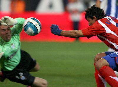 El gol de Agüero al Recreativo en 2006, estos dos en la Liga.
