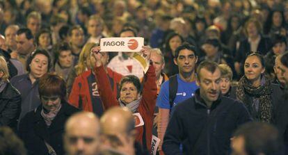 Trabajadores de Fagor, en una de las manifestaciones en Mondragón tras el anuncio de que la empresa iba a concurso de acreedores.