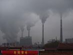 (FILES) In this file photo taken on November 19, 2015, smoke belches from a coal-fueled power station near Datong, in China's northern Shanxi province. - China will stop funding coal projects overseas, President Xi Jinping announced on September 21, 2021, all but ending the flow of public aid for the dirty energy contributing to the climate crisis. (Photo by GREG BAKER / AFP)