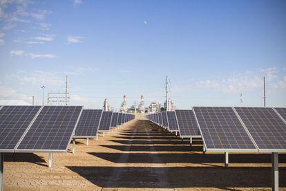 Instalaciones de una planta de aprovechamiento de energ&iacute;a solar.