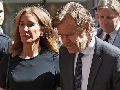 Felicity Huffman, junto a su marido, William H. Macy en Boston, el pasado septiembre.