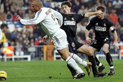 Labaka zancadillea a Ronaldo en la jugada que dio origen al penalti.