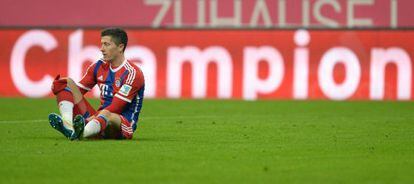 El delantero del Bayern Robert Lewandowski en el encuentro contra el Schalke 04, este martes.