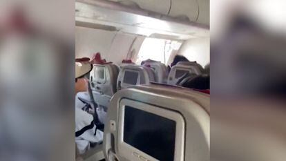 Vídeo | Un avión de Asiana Airlines logra aterrizar tras la apertura de una de sus puertas