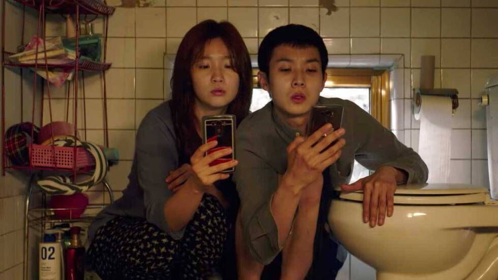 En la imagen, dos de los protagonistas, Park So-dam (a la izquierda) y Choi Woo-shik.
