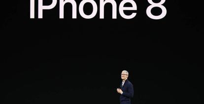 Tim Cook, CEO de Apple, en la presentaci&oacute;n del iPhone 8.