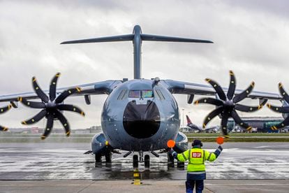 Un avión A400M tras aterrizar en el aeropuerto militar de Melsbroek (Bélgica) este martes.