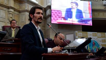 El doctor Miguel Gómez Balestreri, durante una conferencia en el Senado colombiano, en Bogotá, en mayo de 2019.