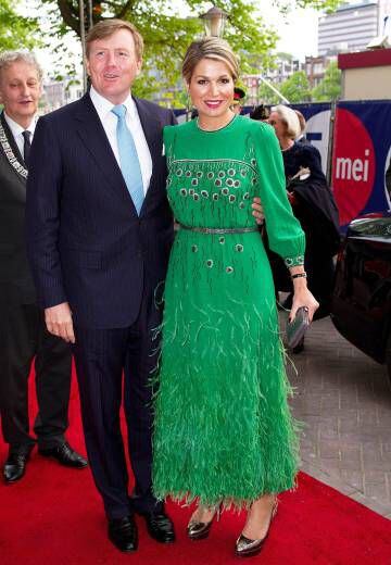 En mayo de 2014, Máxima de Holanda reutilizó un vestido que su suegra, la hoy princesa Beatriz, llevó en un viaje oficial en 1981.