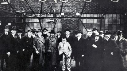 Charles Proteus Steinmetz, en el centro, junto a Albert Einstein, en 1921.