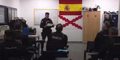 Interior investiga la presencia de una bandera con la Cruz de Borgoña en una comisaría