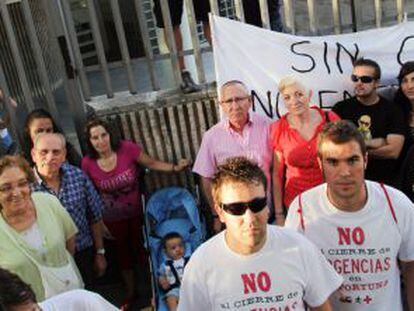 Vecinos del Barrio de La Fortuna de Legan&eacute;s (Madrid) protestan por el cierre del centro de salud Marie Curie.