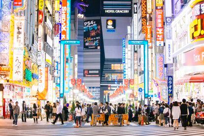 Se calcula que por el paso de peatones de Tokio cruzan alrededor de un millón de personas cada día.