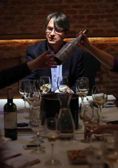 Luis Tolosa, autor de Los supervinos 2014, en la cata de ayer.