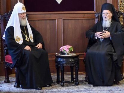 El patriarca Kiril, izquierda, y el patriarca Bartolomé reunidos el pasado 31 de agosto en Estambul. 