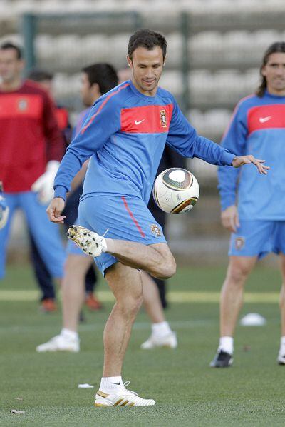 Carvalho juguetea con el balón en un entrenamiento.