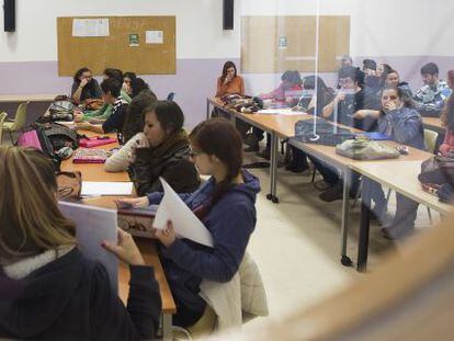 Estudiantes en la facultad de Psicolog&iacute;a de la Universidad de Sevilla