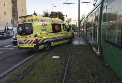 Ambulancias del Summa delante del lugar del accidente, en Parla.