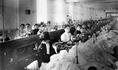 Treballadores de la fàbrica Triangle Shirtwaist, on gairebé 150 dones van morir en un incendi el 26 de març del 1911.