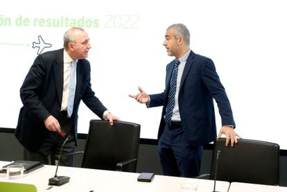 El director Económico Financiero de Aena, José Leo, junto al presidente de la compañía, Maurici Lucena.