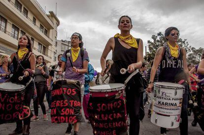 La primera marcha nacional contra el feminicidio en Ecuador, llevada a cabo el 26 de noviembre.