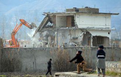 Demolición de la casa donde se ocultaba Bin Laden en Abbotabad, en 2012.