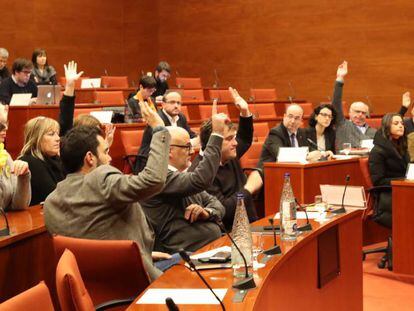 Votaci&oacute;n de la Diputaci&oacute;n Permanente del Parlament.