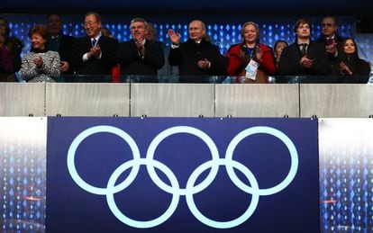 Putin, en el centro, durante la ceremonia inaugural de los Juegos de Sochi, en 2014.