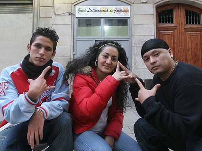 Un <i>latin king,</i> con Queen Melody y King Manaba en Barcelona.