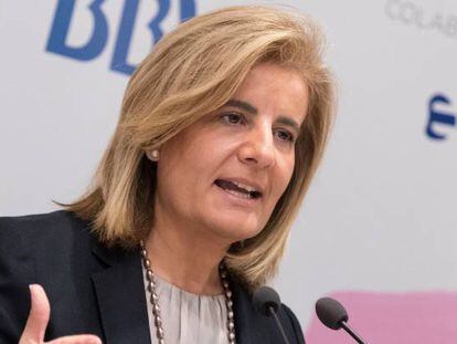 La ministra de Empleo y Seguridad Social, Fátima Báñez, durante su intervención en el Ciclo 'Andalucía en Femenino' que organiza el diario ABC de Sevilla.
